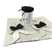 Afbeelding in Gallery-weergave laden, Boxbekleding Velvet-ecru-licht beige-zwart-boxkleed-omranding-boxstrik