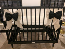 Afbeelding in Gallery-weergave laden, Boxbekleding Velvet-ecru-licht beige-zwart-boxkleed-omranding-boxstrik