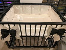 Afbeelding in Gallery-weergave laden, Boxbekleding Velvet-ecru-licht beige-zwart-boxkleed-omranding-boxstrik