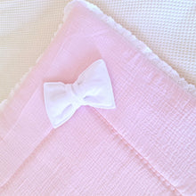 Afbeelding in Gallery-weergave laden, Boxkleed Cassy - roze - strikje - broderie - kant - hydrofiel - vierkant