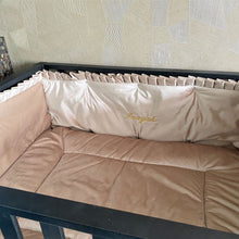 Afbeelding in Gallery-weergave laden, Babynestje Velvet luxury zand champagne strik