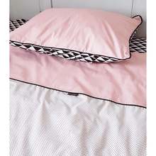 Afbeelding in Gallery-weergave laden, Dekbedovertrek Dream-roze-zwart-wit-monochrome-stippen-square