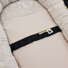 Afbeelding in Gallery-weergave laden, Babydekentje Jaimy-zand-zwart-ruffles-plooirand-ruches-goud-bamboe