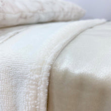 Afbeelding in Gallery-weergave laden, Babydekentje Luxury Velvet-fluweel-licht beige-crème-in 10 kleuren