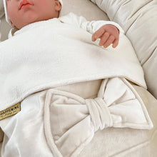Afbeelding in Gallery-weergave laden, Babydekentje Velvet Strik-fluweel-bamboe-ecru-licht beige-creme