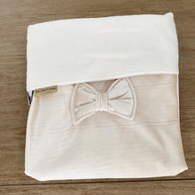 Afbeelding in Gallery-weergave laden, Babydekentje Velvet Strik-fluweel-bamboe-ecru-licht beige-creme