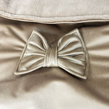 Afbeelding in Gallery-weergave laden, Dekje Luxury Velvet - zand - strik - bamboe - in diverse kleuren