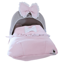 Afbeelding in Gallery-weergave laden, Dekje Cassy - lichtroze - wit - hydrofiel - broderie - kant - landelijk