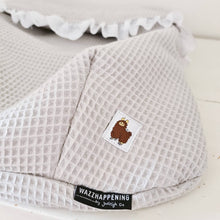 Afbeelding in Gallery-weergave laden, Dekje Naya - wafel - broderie - in 31 kleuren