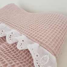 Afbeelding in Gallery-weergave laden, Dekje Naya - wafel - broderie - in 31 kleuren