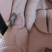 Afbeelding in Gallery-weergave laden, Maxi Cosi hoes Cabrio Puk oudroze wafel bamboe badstof