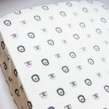 Afbeelding in Gallery-weergave laden, Hoeslaken Jungle - wit - zwart - leeuwtjes - monochrome - in 5 kleuren beschikbaar