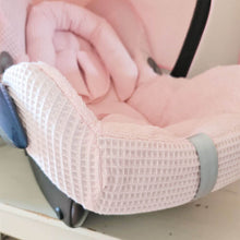 Afbeelding in Gallery-weergave laden, Maxi Cosi hoes Cabrio Bobbie lichtroze wafel badstof