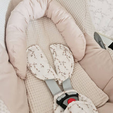 Afbeelding in Gallery-weergave laden, Maxi Cosi hoes Cabrio Willow neutraal wilgen wafel zand