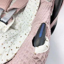 Afbeelding in Gallery-weergave laden, Maxi Cosi hoes Cabriofix i-Size (Tinca) Nina oudroze wafel goud