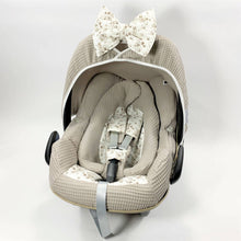 Afbeelding in Gallery-weergave laden, Maxi Cosi hoes Pebble Plus Kato taupe wafel katoenplant print