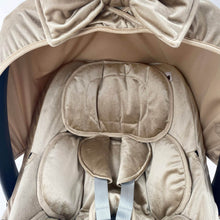 Afbeelding in Gallery-weergave laden, Maxi Cosi hoes Cabriofix i-Size (Tinca) Velvet zand luxury bamboe