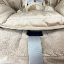 Afbeelding in Gallery-weergave laden, Maxi Cosi hoes Cabriofix i-Size (Tinca) Velvet zand luxury bamboe