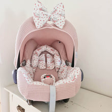 Afbeelding in Gallery-weergave laden, Maxi Cosi hoes Cabrio Bunny oudroze licht konijntjes wafel roosjes
