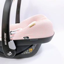 Afbeelding in Gallery-weergave laden, Maxi Cosi hoes Pebble 360 Nina zalmroze goud druppel wafel