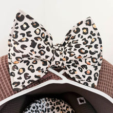 Afbeelding in Gallery-weergave laden, Maxi Cosi hoes Pebble Pro Panter donkerbruin goud animal wafel