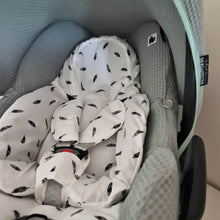 Afbeelding in Gallery-weergave laden, Maxi Cosi hoes Rock Julian oudgroen wafel veertjes zwartwit