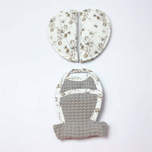 Afbeelding in Gallery-weergave laden, Maxi Cosi hoes universeel Kato taupe wafel katoenplant print