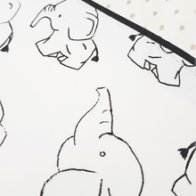 Afbeelding in Gallery-weergave laden, Laken Dombo - wit - zwart - monochrome - olifantjes