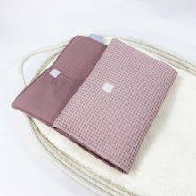 Afbeelding in Gallery-weergave laden, Luieretui Barcelona XL - etui & verschoonmatje - wafel - vele kleuren