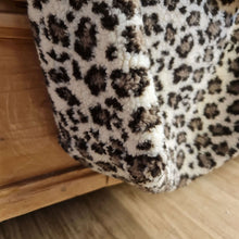 Afbeelding in Gallery-weergave laden, Mom Bag - chunky panter teddy - met strik