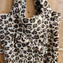 Afbeelding in Gallery-weergave laden, Mom Bag - chunky panter teddy - met strik