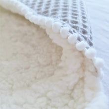 Afbeelding in Gallery-weergave laden, Omslagdoek Amsterdam Baby - lichtgrijs - ecru - wafel - teddy