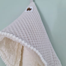 Afbeelding in Gallery-weergave laden, Omslagdoek Amsterdam Baby - lichtgrijs - ecru - wafel - teddy