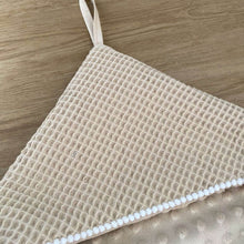 Afbeelding in Gallery-weergave laden, Omslagdoek Hazel Baby-zand-beige-lichtbruin-wafel-minky-velours
