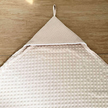 Afbeelding in Gallery-weergave laden, Omslagdoek Hazel Baby-zand-beige-lichtbruin-wafel-minky-velours