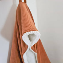 Afbeelding in Gallery-weergave laden, Omslagdoek Baby Novell - rib velours - ribfluweel - in 7 kleuren