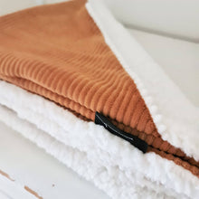 Afbeelding in Gallery-weergave laden, Omslagdoek Baby Novell - rib velours - ribfluweel - in 7 kleuren