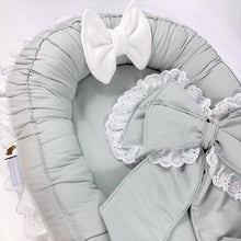Afbeelding in Gallery-weergave laden, Sierstrik Dakota-box-bed-broderie-lichtgrijs-wit-katoen-kant