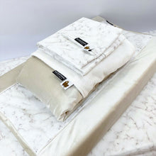 Afbeelding in Gallery-weergave laden, Waskussenhoes Niema-luxury velvet in 10 kleuren-marmer-licht beige