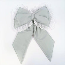 Afbeelding in Gallery-weergave laden, Sierstrik Dakota-box-bed-broderie-lichtgrijs-wit-katoen-kant