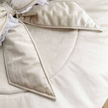 Afbeelding in Gallery-weergave laden, Sierstrik Richelle-Velvet-box-bed-broderie-luxury velvet-boxstrik