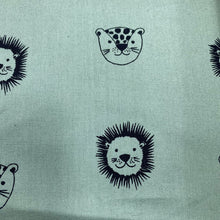 Afbeelding in Gallery-weergave laden, Hoeslaken Jungle - wit - zwart - leeuwtjes - monochrome - in 5 kleuren beschikbaar