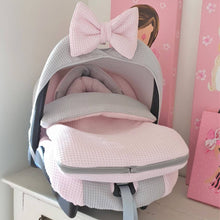 Afbeelding in Gallery-weergave laden, Maxi Cosi hoes Pebble Plus Lola grijs lichtroze wafel badstof