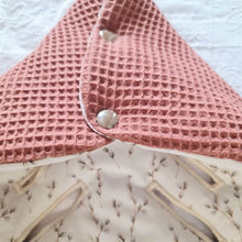 Afbeelding in Gallery-weergave laden, Voetenzak Willow - kleiroze - wilgen - wilgentakjes - wafel