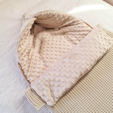 Afbeelding in Gallery-weergave laden, Voetenzak Barcelona - wafel - minky velours - bies - in 30 kleuren