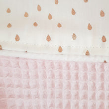 Afbeelding in Gallery-weergave laden, Voetenzak Nina - wafel - gouden druppels - in 30 kleuren