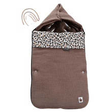 Afbeelding in Gallery-weergave laden, Voetenzak Panter - donkerbruin - goud - animal print - wafel