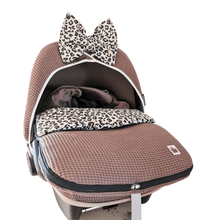 Afbeelding in Gallery-weergave laden, Maxi Cosi hoes Pebble Pro Panter donkerbruin goud animal wafel