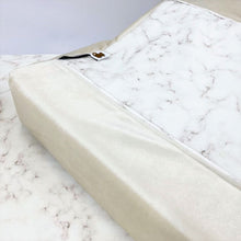 Afbeelding in Gallery-weergave laden, Waskussenhoes Niema-luxury velvet in 10 kleuren-marmer-licht beige