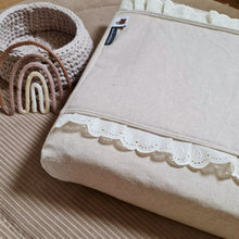 Afbeelding in Gallery-weergave laden, Waskussenhoes Noella - zand - creme - linnen - katoen - broderie